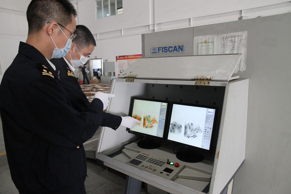 深圳海关在出口邮件中查获氯胺酮(图)