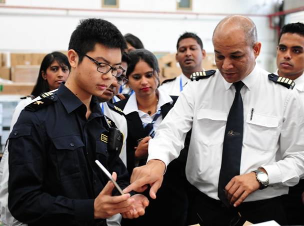 毛里求斯海关管理研修班在南京海关参观考察(