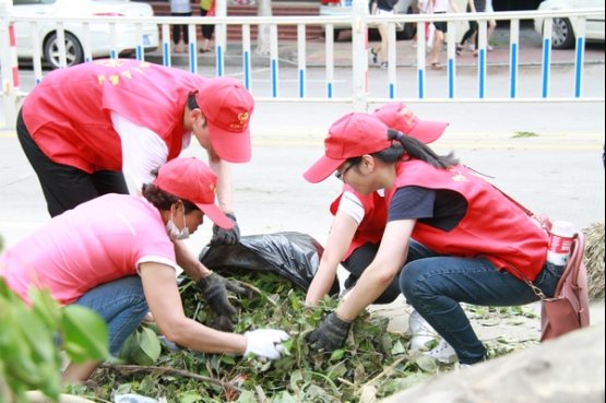抗击台风重建家园 厦门海关在行动(图)
