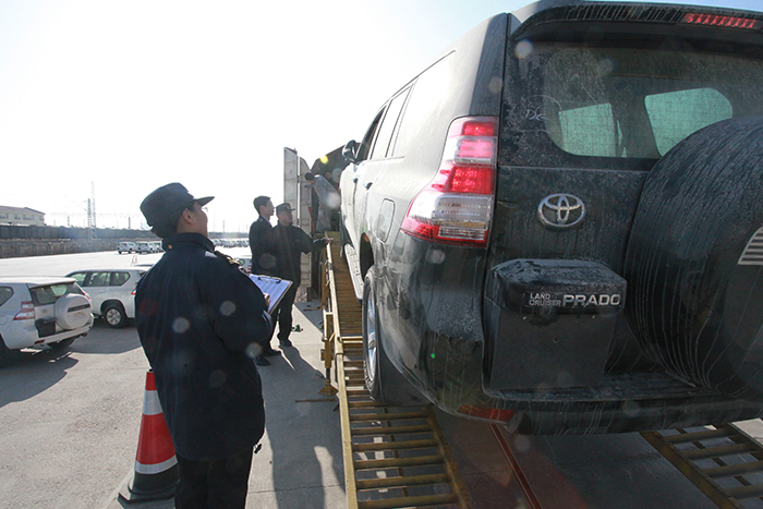 青岛口岸进口整车乘火车直抵新疆 海关高效服