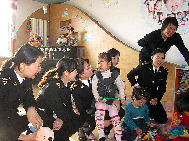 大港海关积极开展社会公益活动推动党团建设