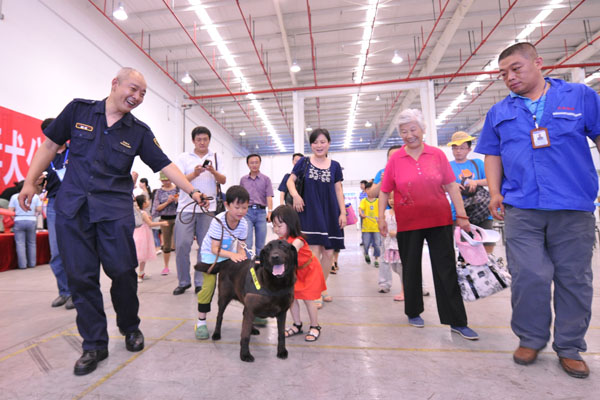 青岛海关缉毒犬公众开放日网上直播
