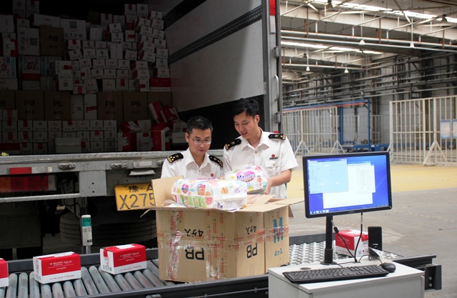 综保区海关助力区内电商企业6.18大促活动