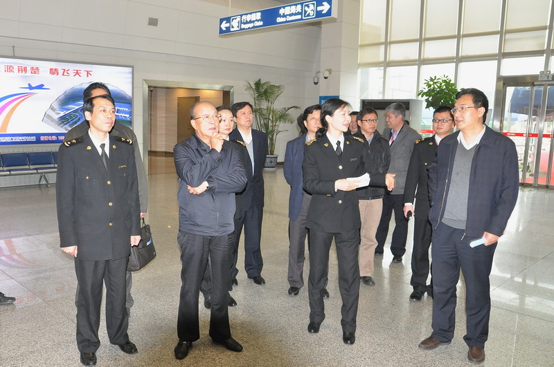 打非工作小组专职副组长李长江到武汉海关驻