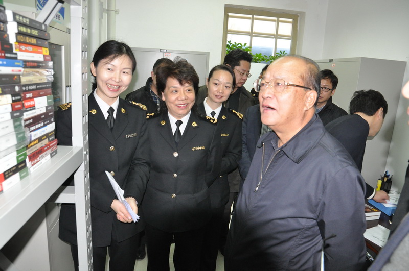 打非工作小组专职副组长李长江到武汉海关驻