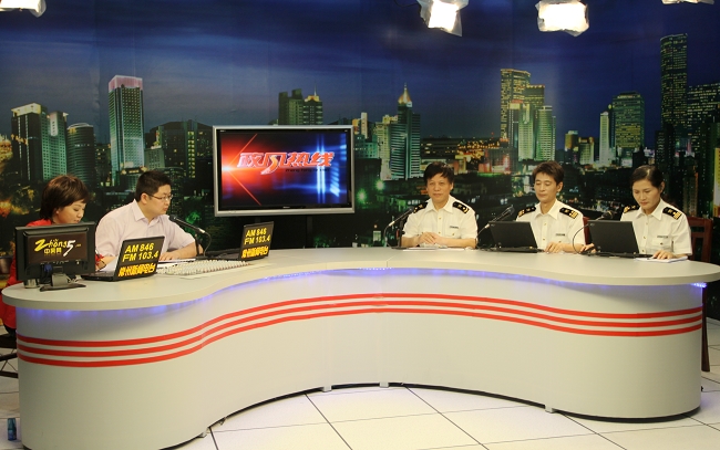 常州海关走进《政风热线》与民众互动