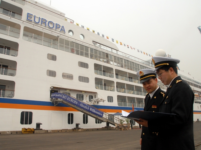 新生圩海关为国际邮船欧罗巴号提供便捷通关