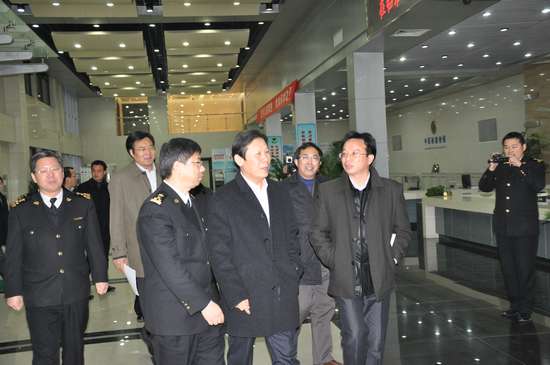 淮安市政府高雪坤市长到淮安海关业务现场视察