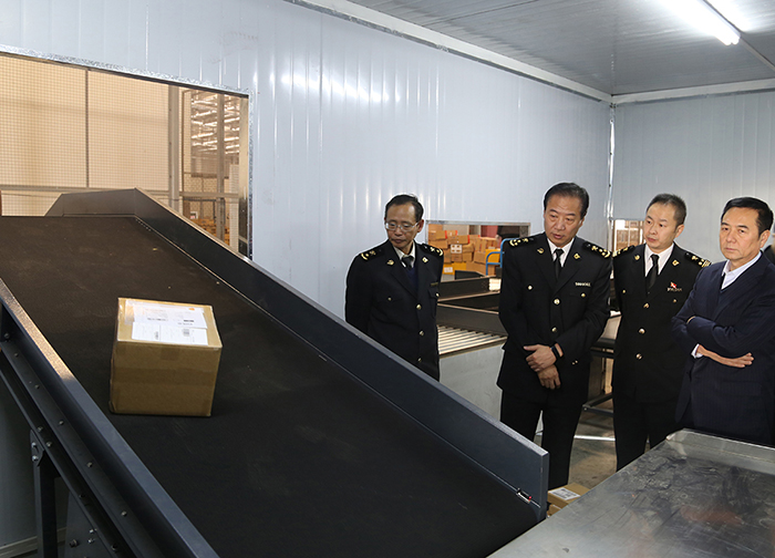 12月22日西安海关关长顾勤、副关长杨占强到