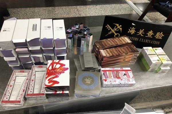 1月15日桂林海关连续查获两起旅客涉嫌违规携