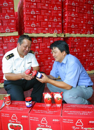 近日,乌鲁木齐海关出口加工区办事处派人到企