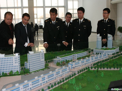 王致雄关长、海关总署加贸司司长何力一行赴霍