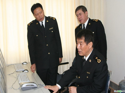 王致雄关长、海关总署加贸司司长何力一行赴霍