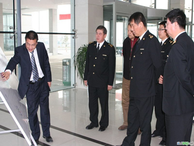 王致雄关长、海关总署加贸司司长何力一行赴霍
