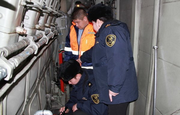 春节期间霍尔果斯海关克服暴雪天气影响力保铁