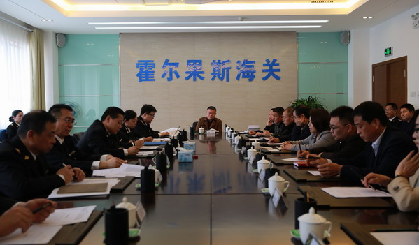 赵革关长在霍尔果斯海关、都拉塔海关调研