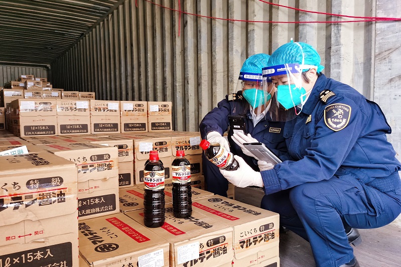 图为：深圳海关所属福田海关助力企业用好RCEP红利扩大日进口规模++吴超摄2.JPG
