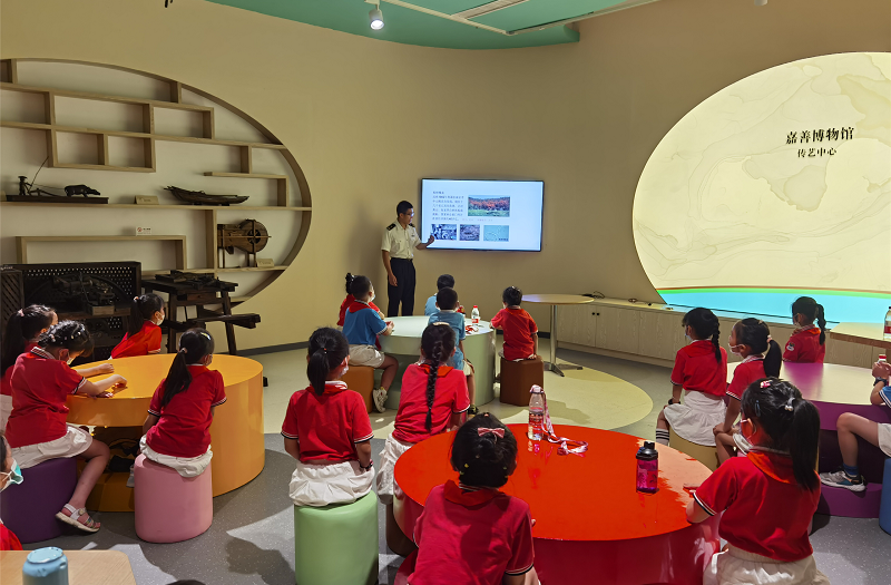 图为：小学生代表参加“国门生物安全小课堂”++20220810++钱宇鹏摄