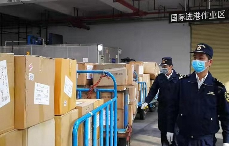 21万个口罩、950套防护服从潮汕机场“零延时”通关入境