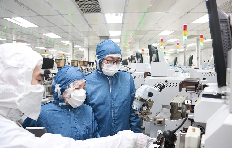 上海海关隶属保税区海关保证企业按时复工复产，为企业发展提供良好的环境和保障200219-李明威摄6