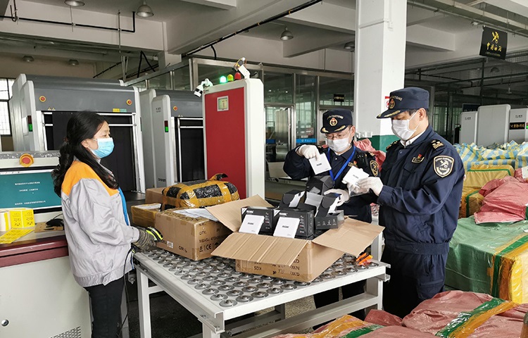 福州长乐机场海关验放疫情期间C类快件