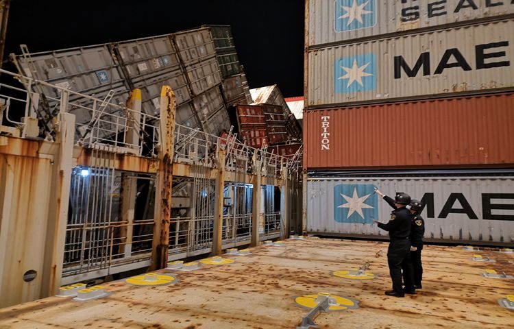 外轮集装箱堆垛倒塌  厦门海关高效服务解燃眉之急（图）