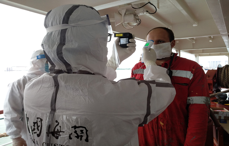 湛江海关：坚守口岸一线 严防境外疫情输入（图）