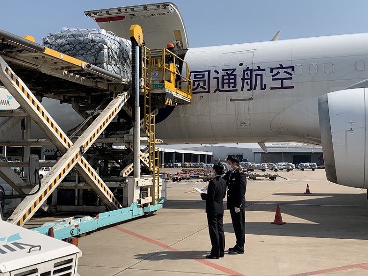 全力保障空港国际转运业务 杭州海关助力航空企业应对疫情经营风险(图)