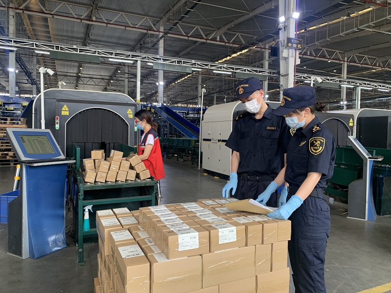 深圳海关高效监管确保“618”跨境商品通关顺畅（图）