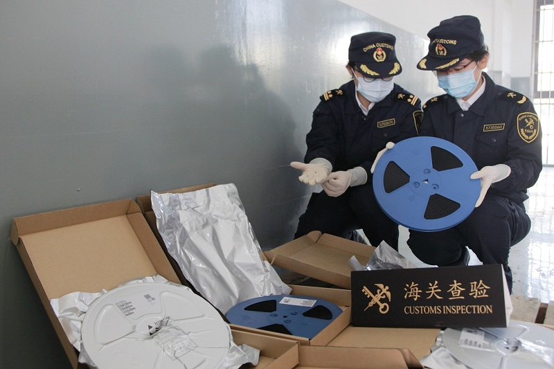 港珠澳大桥海关查获涉嫌侵权集成电路17500个（图）
