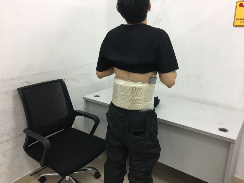 香港男子绑藏35部苹果8手机进境被查