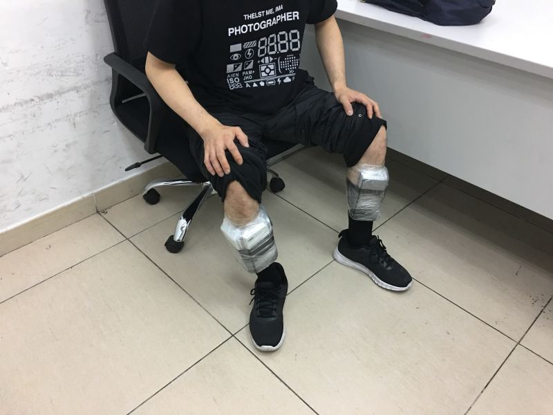 香港男子绑藏35部苹果8手机进境被查