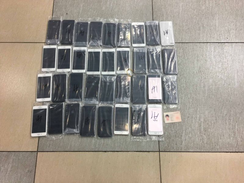 香港男子绑藏35部苹果8手机进境被查