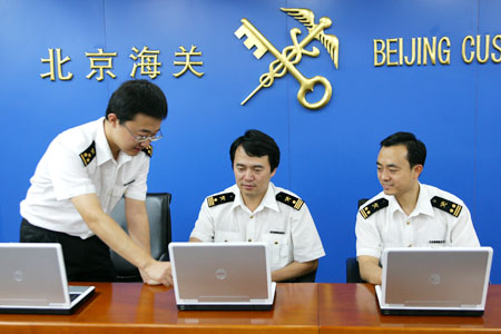 总署办公厅副主任杨晨光 全国海关信息中心副