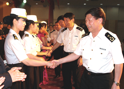 阿拉山口海关三项机制探索准军事化管理模式 