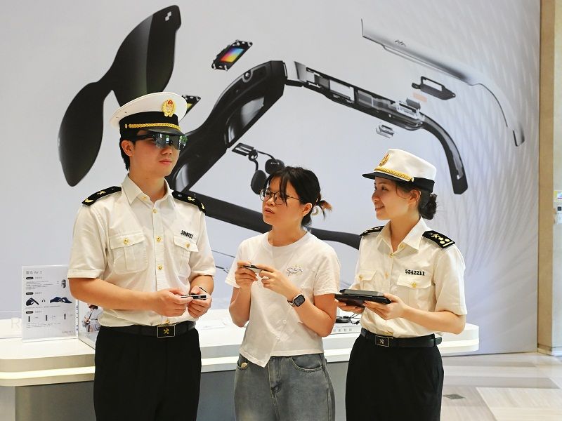 前海海关深入企业指导用好关税减免政策服务国货AR眼镜出口